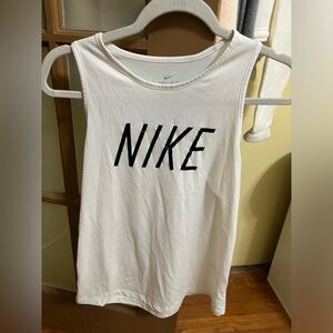 Nike women’s tank top size small. Baggy fit. Good condition